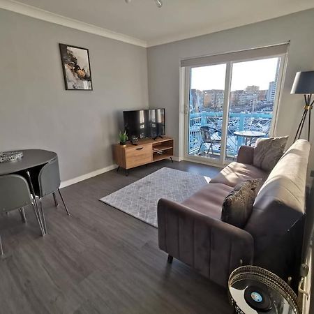 The Quay - Harbour View - By Tifa Stays Swansea Exteriör bild