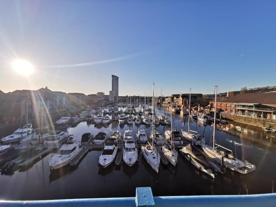 The Quay - Harbour View - By Tifa Stays Swansea Exteriör bild
